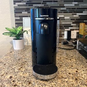 Nespresso
VertuoPlus Deluxe by De'Longhi, Classic Black